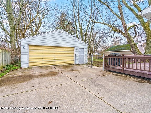4th image of 1810 Irvington Ave
