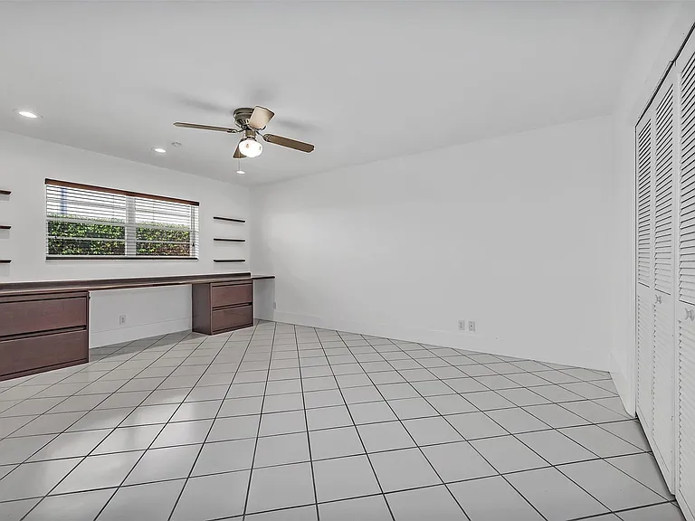 2427 Sea Island Dr — Photo 29