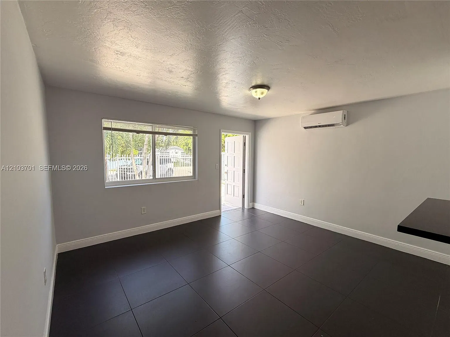 Riverside Manor — Photo 3