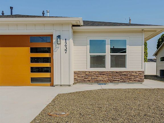 2nd image of 1237 Phillips Cir