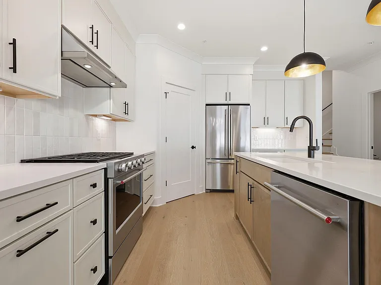 403 Chatham View Rd — Photo 9