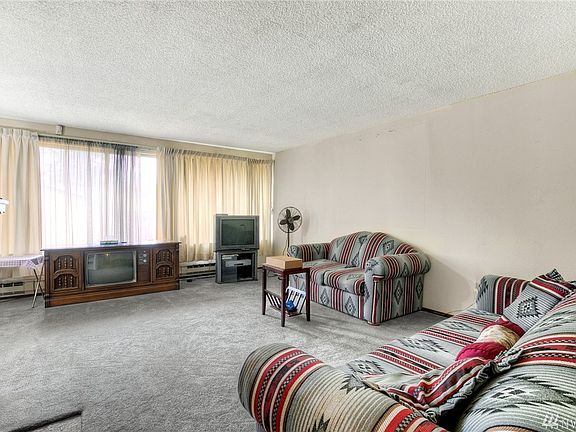 5th image of 19507 8th Ave E