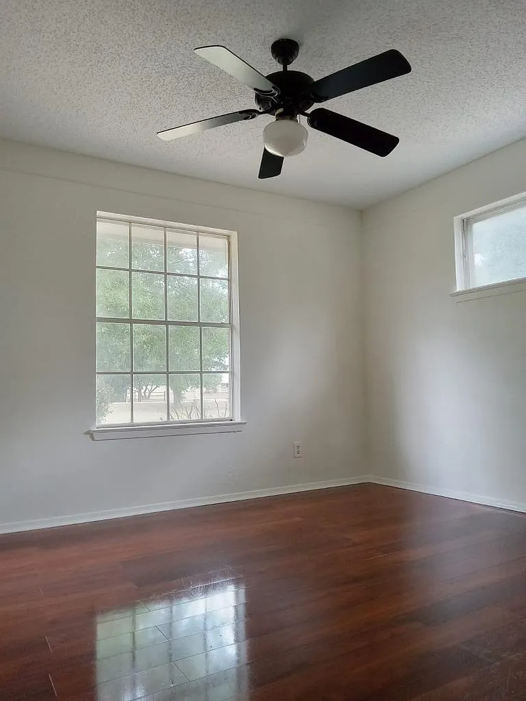 3 bed, $1,795 — Photo 1