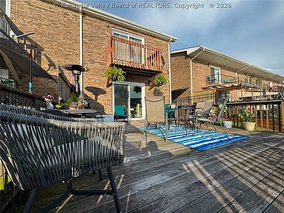 2nd image of 8 Rio Vista Ln