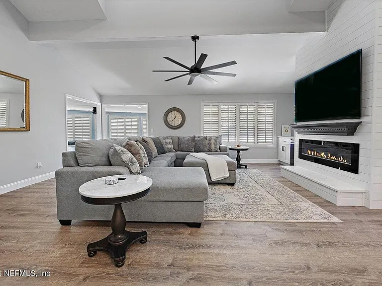 64 Players Club Villas Rd — Photo 6