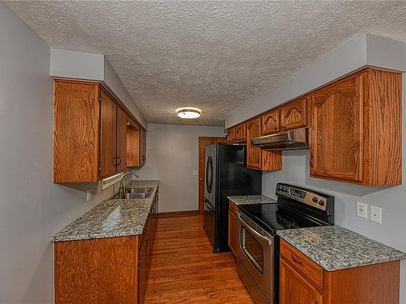 3rd image of 4815 Broadway Ave