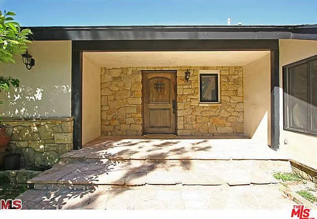2001 Coldwater Canyon Dr — Photo 16