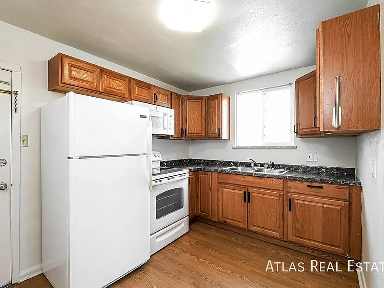 3970 N Utica St — Photo 3
