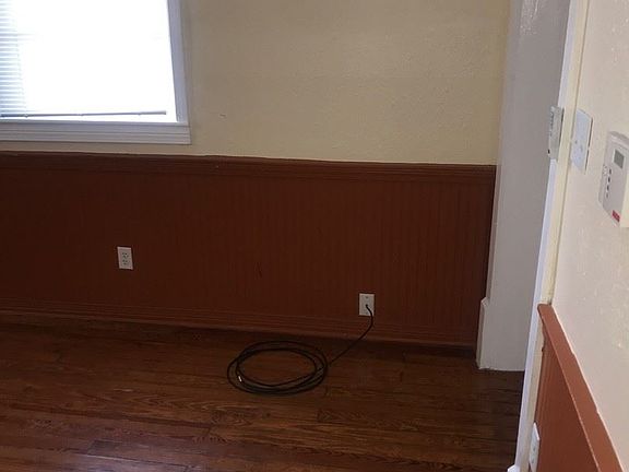 4th image of 302 S Genois St