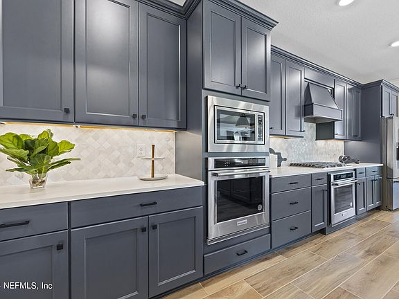 3rd image of 10880 KENTWORTH Way