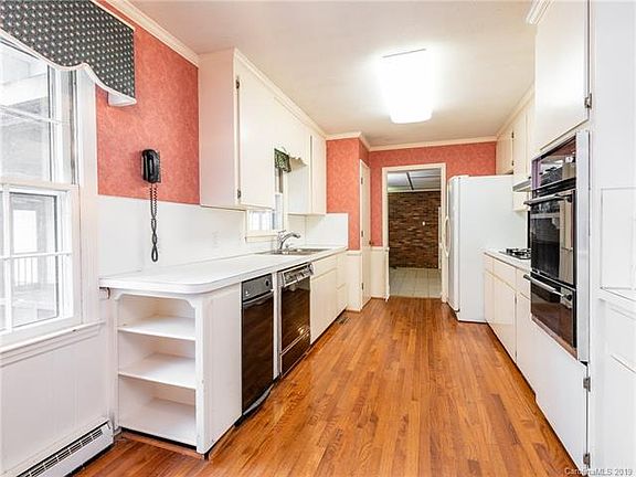 5th image of 4220 Malone Pl
