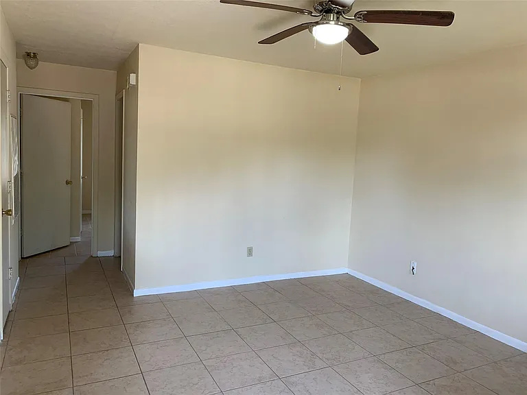 4100 College Main St #B — Photo 8