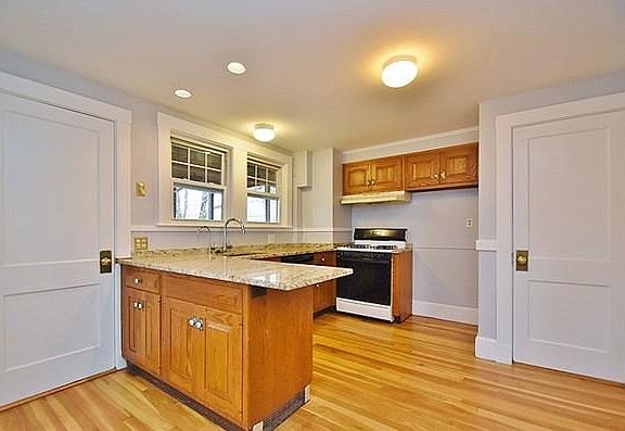 3rd image of 162 Oakdale Ave