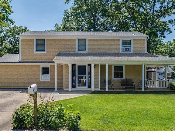 2nd image of 36 Beach Ave