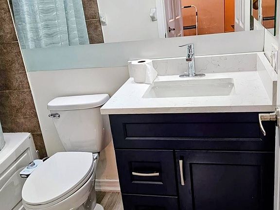 4th image of 310 Burnhamthorpe Rd W #503
