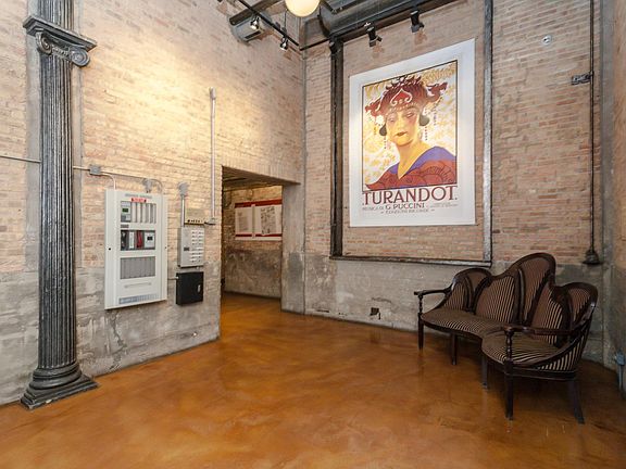 3rd image of 2545 S Dearborn St #6O1