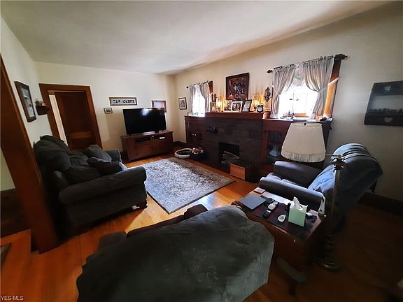 2nd image of 39 N Dunlap Ave