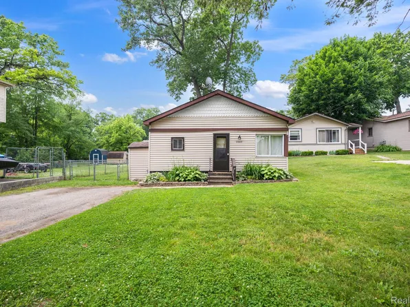 2263 Overridge Ave, Waterford, MI 48327