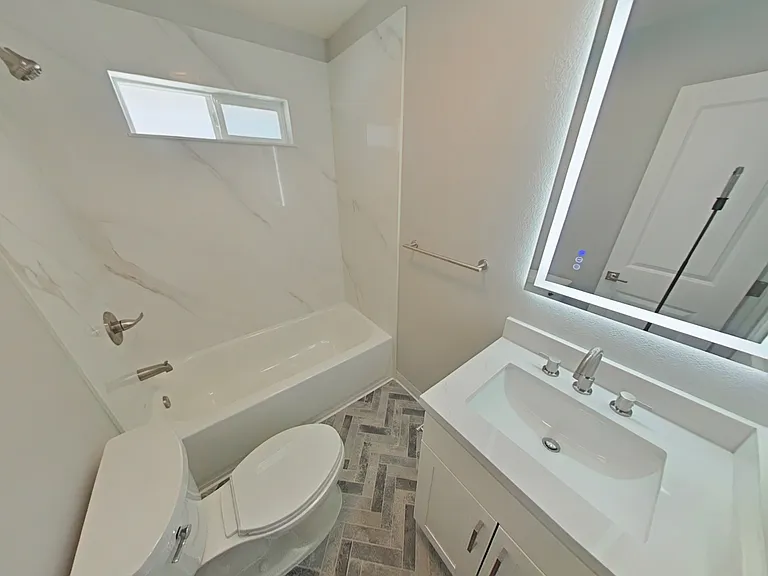 1054 Noel Dr — Photo 7