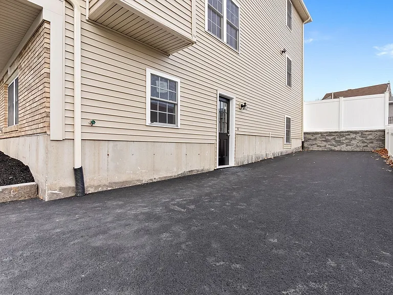 35 Liberty Ave #B — Photo 10