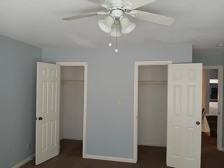 2723 Roseheath Ln — Photo 24