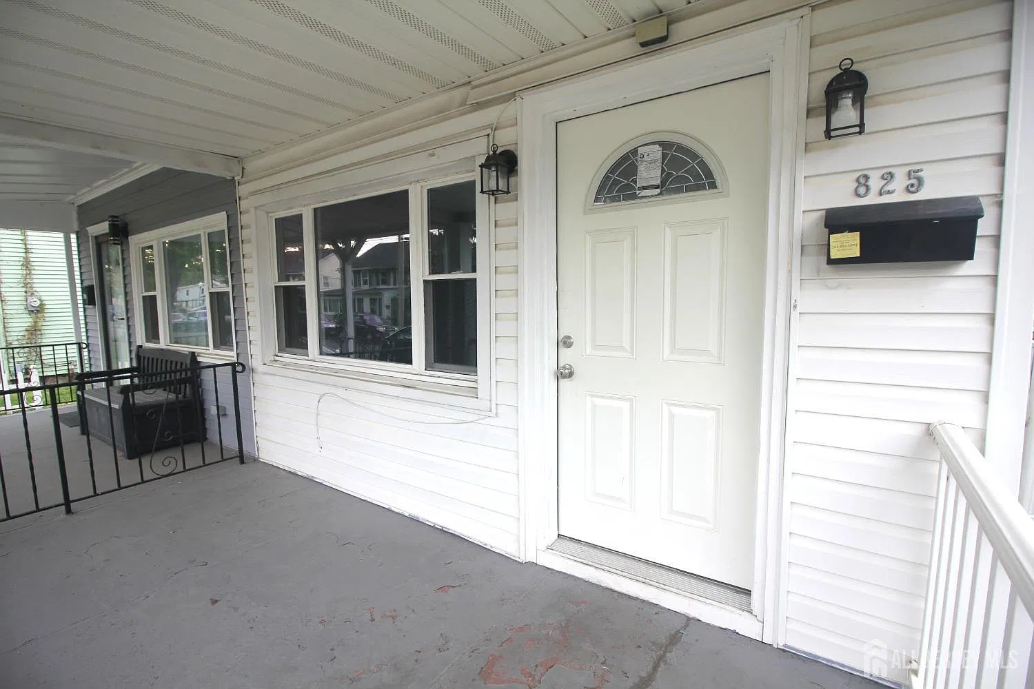 3 bed, 1.5 bath, 1687 sqft, $2,100 — Photo 3
