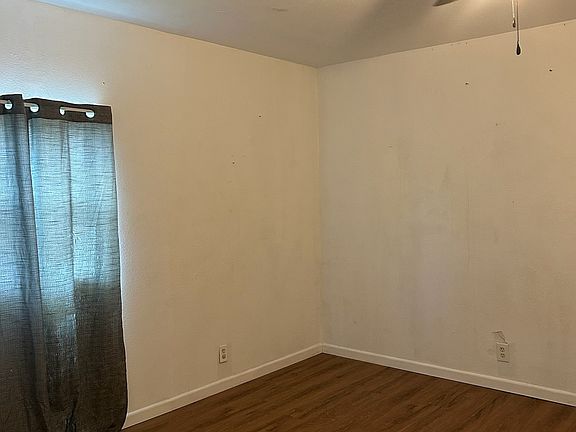 5th image of 471 W Navasota St