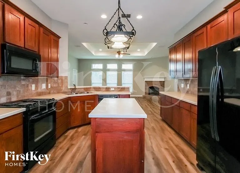 5829 Nathaniel Dr — Photo 6