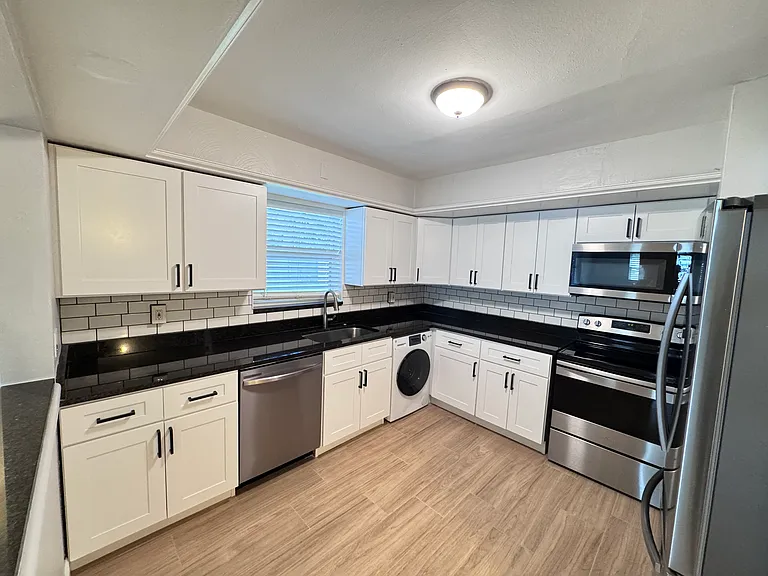 662 Union St #1A — Photo 10