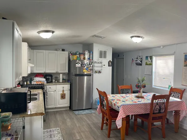 11513 Lamplighter Ln, Tampa, FL 33637