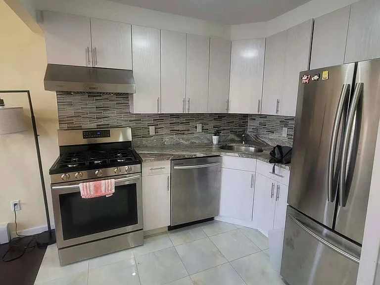 13812 Northern Blvd — Photo 2