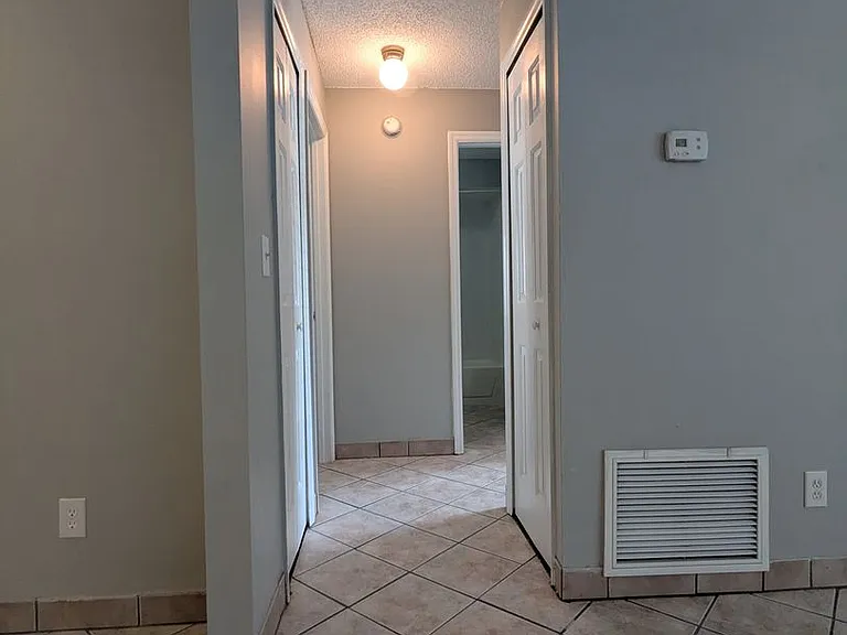 910 S Center St #6 — Photo 10
