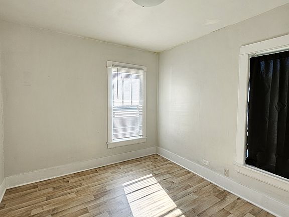 3rd image of 616 Lee St