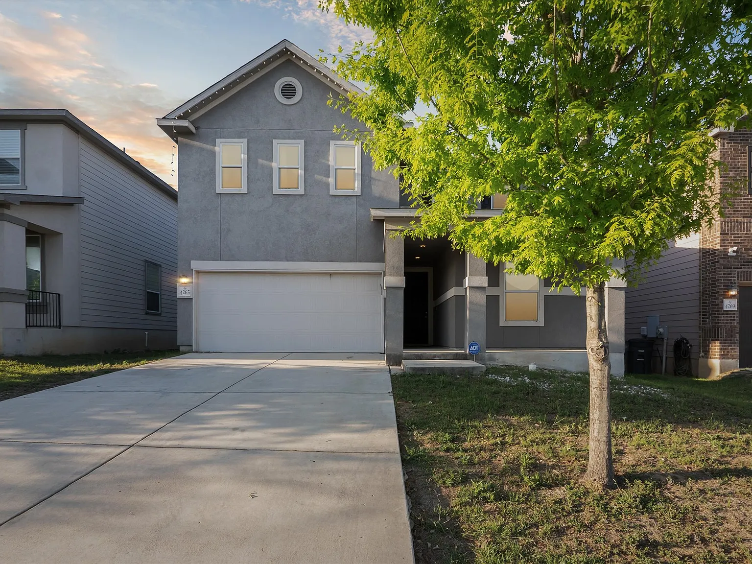 3 bed, 2402 sqft, $2,500 — Photo 1