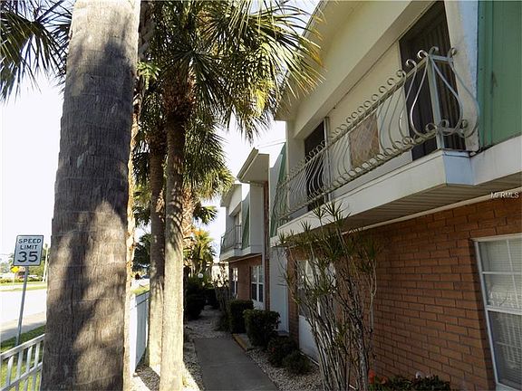 4th image of 22333 Edgewater Dr #C