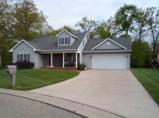 730 Sunset Dr, Waupaca, WI 54981