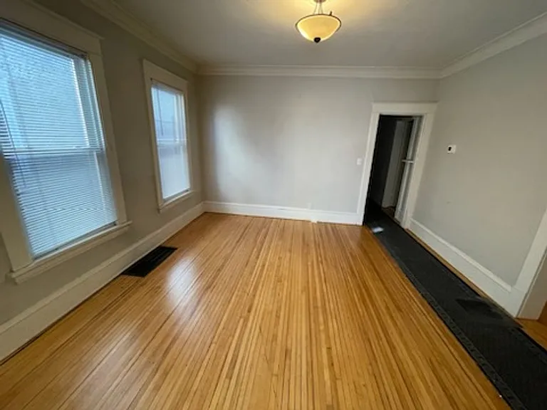 2721 Girard Ave S — Photo 4
