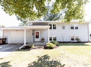 905 S 8th St, Oregon, IL 61061