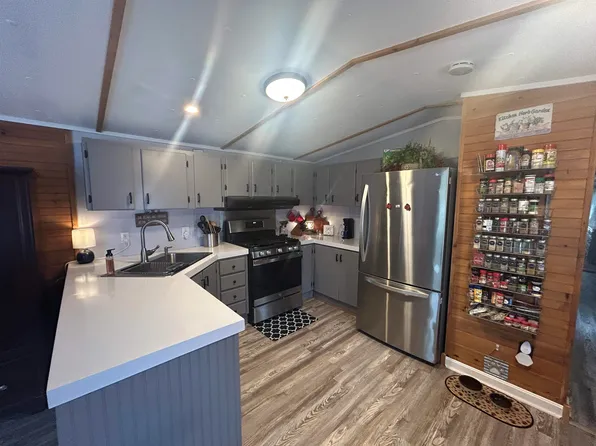 76 Crystal Springs Way, Somersworth, NH 03878