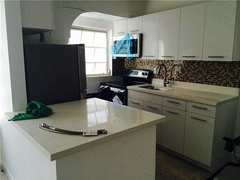 1st image of 1623 Lenox Ave APT 13