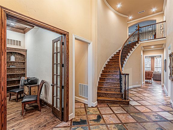 4th image of 1604 Pecan Point Dr