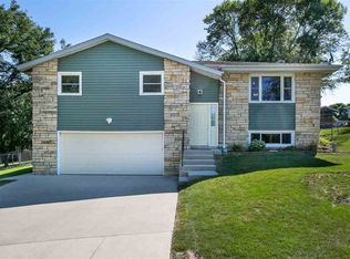 2660 Autumn Dr, Dubuque, IA 52002