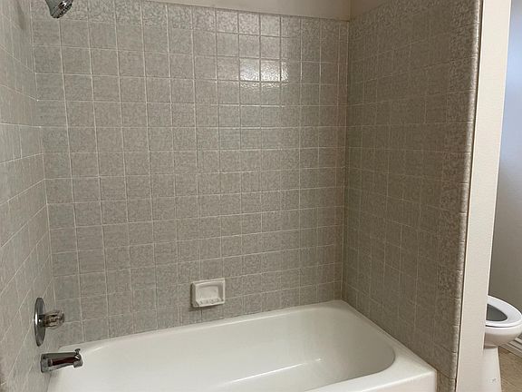 5th image of 1107 E Goshen Ave