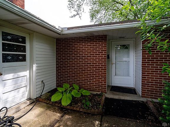 2nd image of 2100 Westlawn Dr
