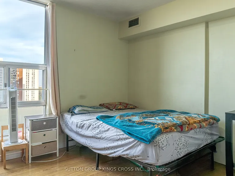25 Kensington Rd #1007 — Photo 9