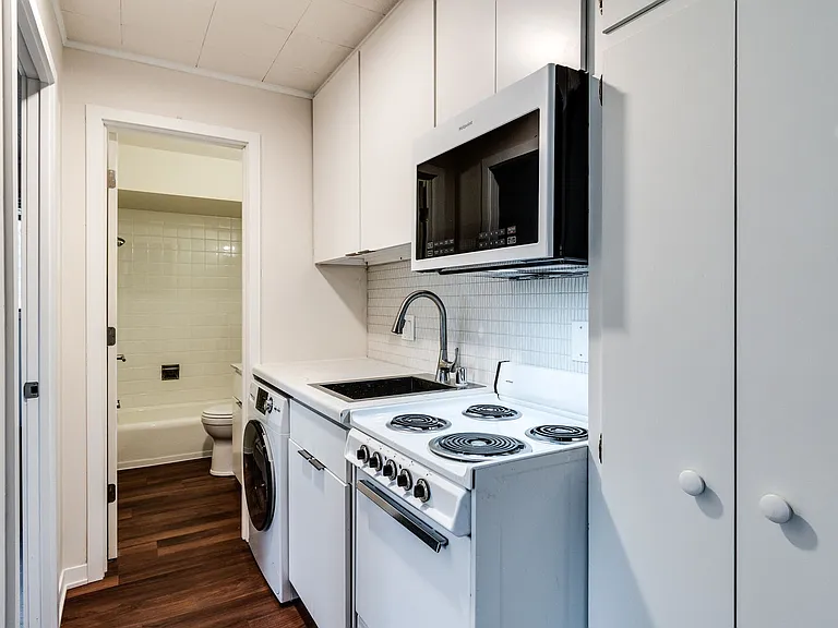 401 Chamberlain Ave — Photo 2