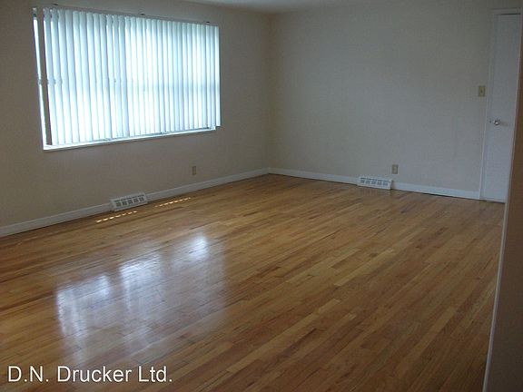 4th image of 1701 Meadowbrook Dr APT 1