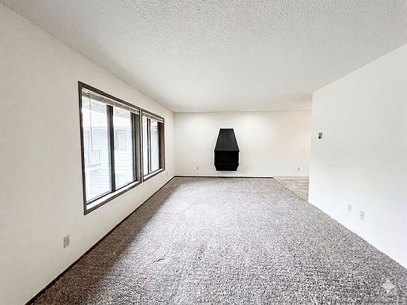 4th image of 2620-2640 SE Morrison St #2632