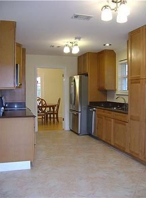 4th image of 3312 Grandwood Blvd