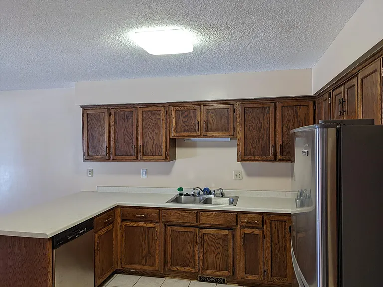 2300 Amberwood Dr — Photo 16